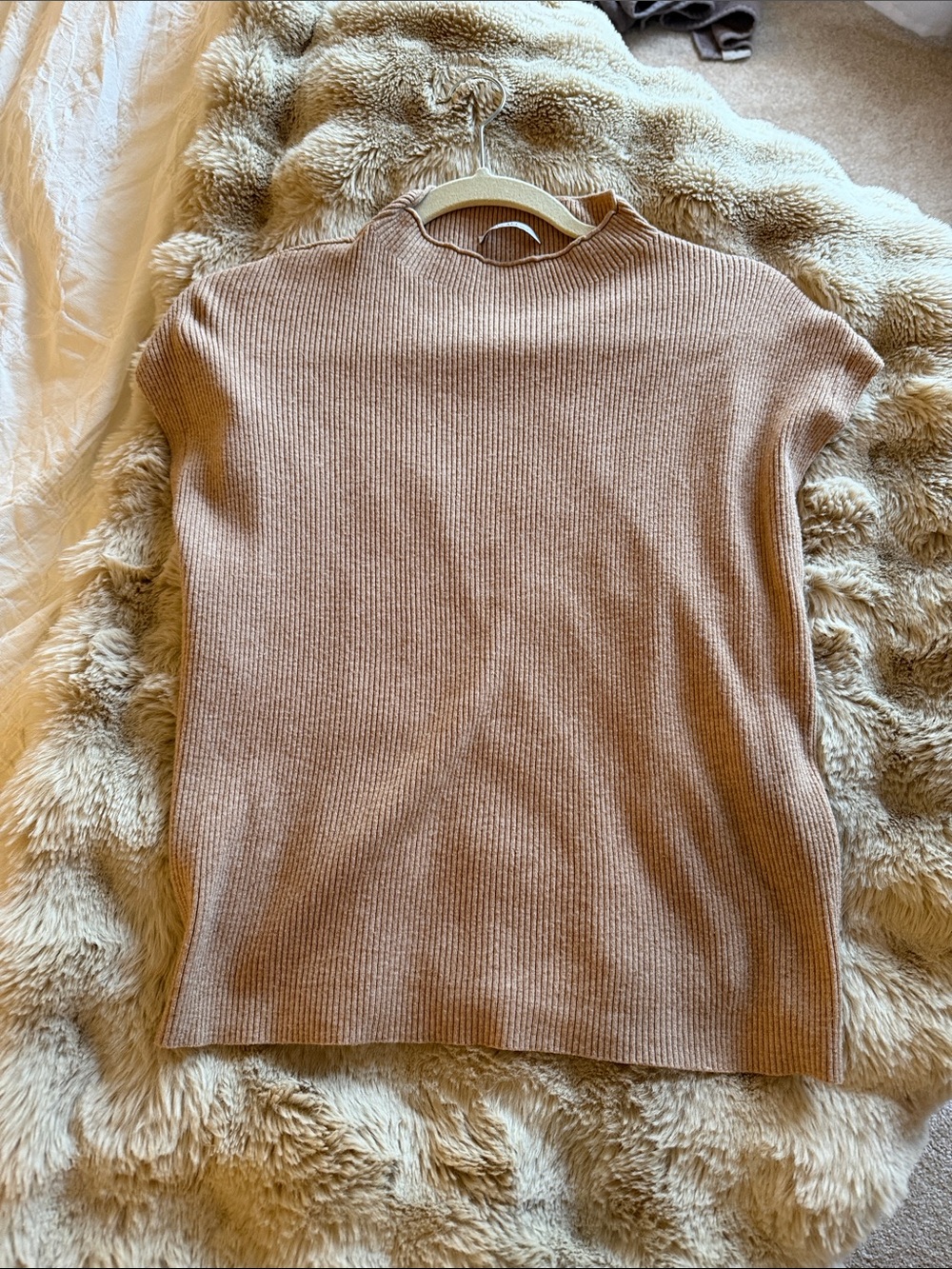 Ribbed Short-Sleeve Knit Top - Taupe